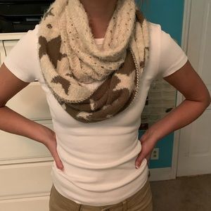 Boutique tan star scarf. Like new.